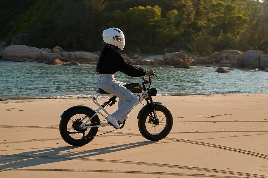 The Difference between a Moped E-bike and an Electric Moped - MEELOD